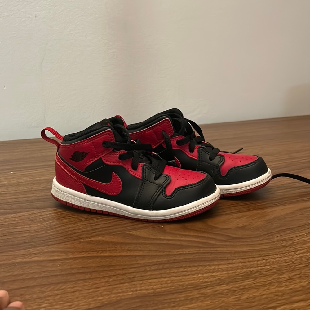 Black and Red Nike Toddler Dunks. Size: 9